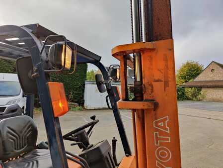 Eléctrica de 4 ruedas - Toyota 1500 (3)