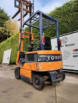 Eléctrica de 4 ruedas - Toyota 1500 (8)