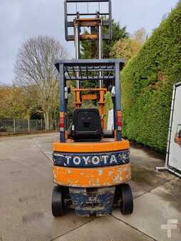 Eléctrica de 4 ruedas - Toyota 1500 (9)