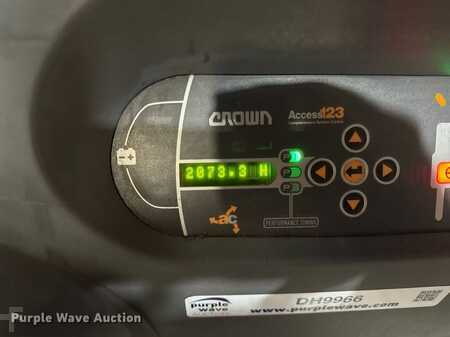 Vertical order pickers 2015  Crown SP3520-30 (16)