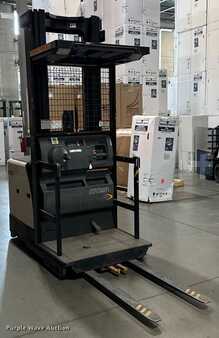 Vertical order pickers 2015  Crown SP3520-30 (3)