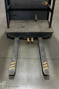 Vertical order pickers 2015  Crown SP3520-30 (8)