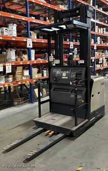 Vertical order pickers 2016  Crown SP3520-30 (1)