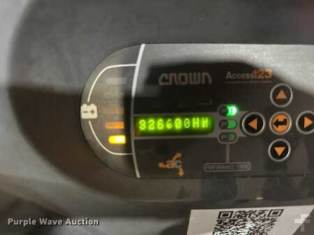 Vertical order pickers 2016  Crown SP3520-30 (22)