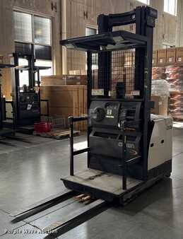 Vertical order pickers 2015  Crown SP3520-30 (1)