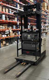 Vertical order pickers 2016  Crown SP3520-30 (1)