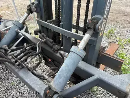 Diesel Forklifts 2003  Moffett M5500 (16)