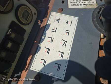 Diesel Forklifts 2015  Moffett M8 (36)