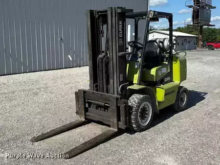 Propane Forklifts - Clark CGP40 (1)