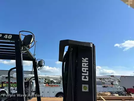 Propane Forklifts - Clark CGP40 (19)