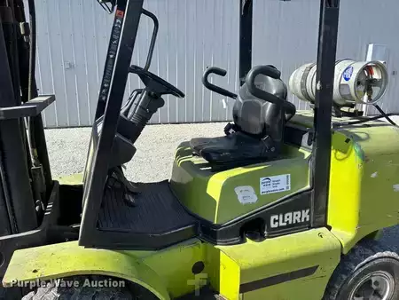 Propane Forklifts - Clark CGP40 (23)