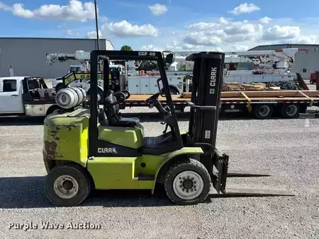 Propane Forklifts - Clark CGP40 (4)