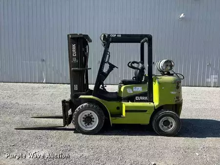 Propane Forklifts - Clark CGP40 (8)