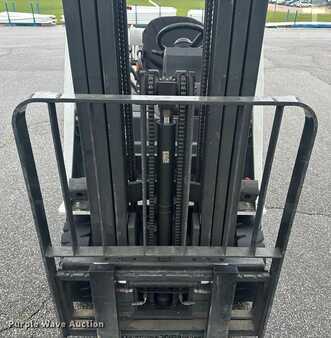 Propane Forklifts 2015  Nissan PFS40 (12)