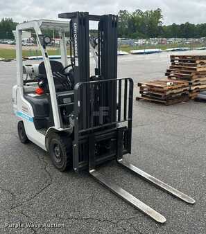 Propane Forklifts 2015  Nissan PFS40 (3)