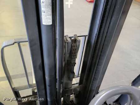 Propane Forklifts 2016  Crown C51050-40 (10)