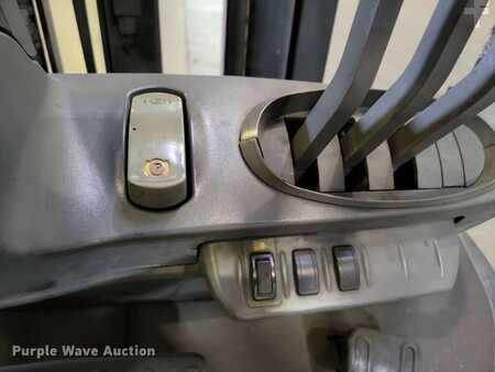 Propane Forklifts 2016  Crown C51050-40 (33)