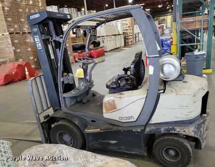 Propane Forklifts 2016  Crown C51050-40 (8)