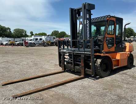 Diesel Forklifts 2010  Doosan D70S-5 (1)