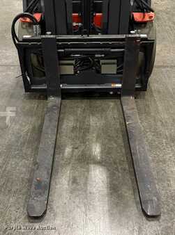 Propane Forklifts 2023  Linde HT27CT (14)