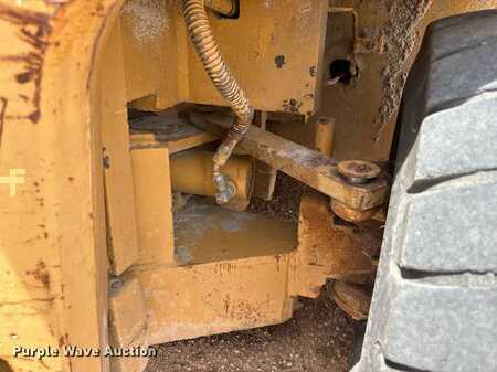 LPG VZV - CAT Lift Trucks forklift (10)