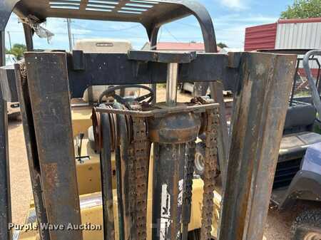LPG VZV - CAT Lift Trucks forklift (12)