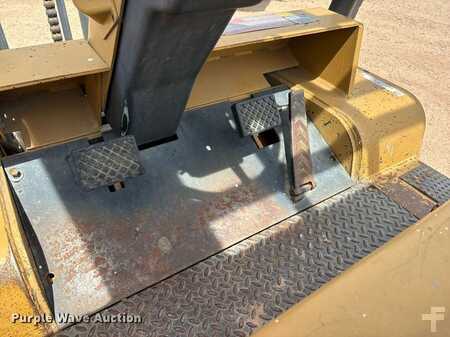 LPG VZV - CAT Lift Trucks forklift (17)