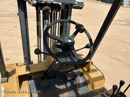 LPG VZV - CAT Lift Trucks forklift (18)