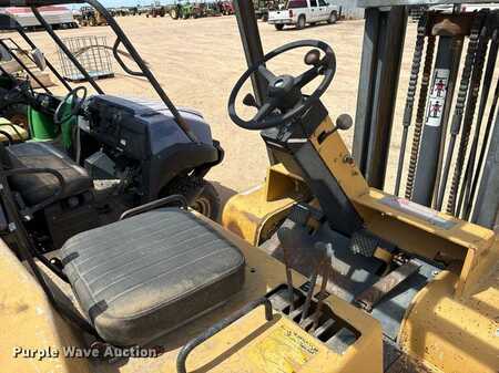 LPG VZV - CAT Lift Trucks forklift (19)