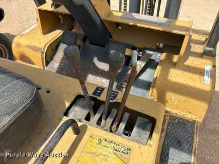 LPG VZV - CAT Lift Trucks forklift (21)