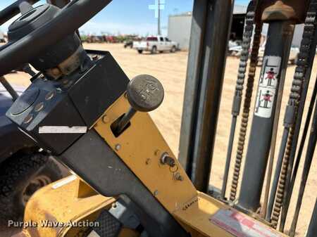 LPG VZV - CAT Lift Trucks forklift (22)