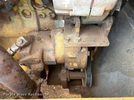 LPG VZV - CAT Lift Trucks forklift (29)