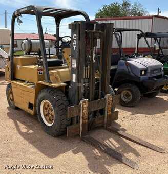 LPG VZV - CAT Lift Trucks forklift (3)