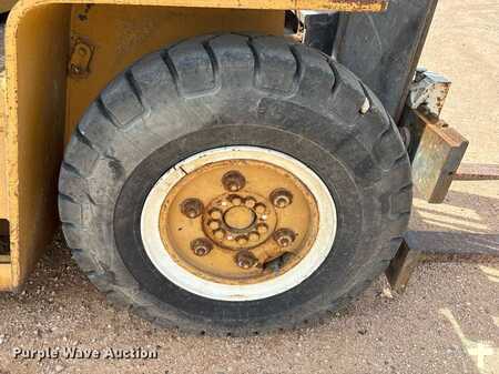 LPG VZV - CAT Lift Trucks forklift (30)