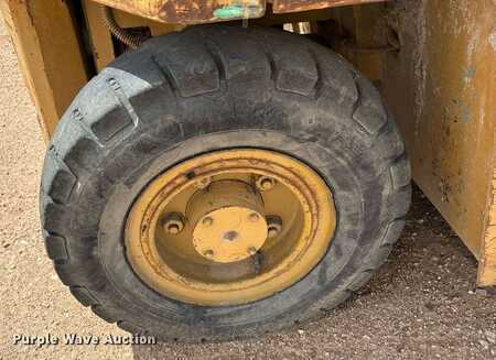 LPG VZV - CAT Lift Trucks forklift (32)