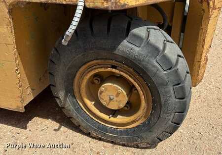 LPG VZV - CAT Lift Trucks forklift (35)