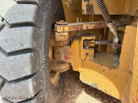 LPG VZV - CAT Lift Trucks forklift (9)