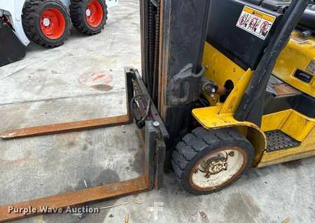 Propane Forklifts 2008  Yale Veritor (10)