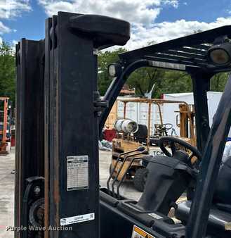 Propane Forklifts 2008  Yale Veritor (12)