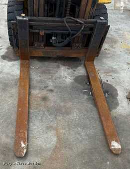 Propane Forklifts 2008  Yale Veritor (13)