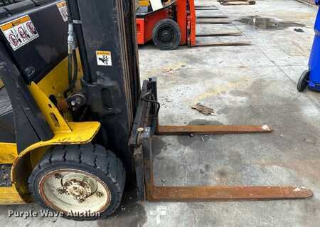 Propane Forklifts 2008  Yale Veritor (16)