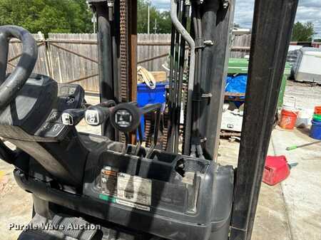 Propane Forklifts 2008  Yale Veritor (20)