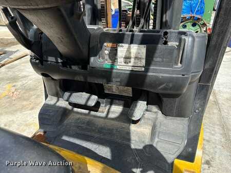 Propane Forklifts 2008  Yale Veritor (21)