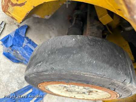 Propane Forklifts 2008  Yale Veritor (38)
