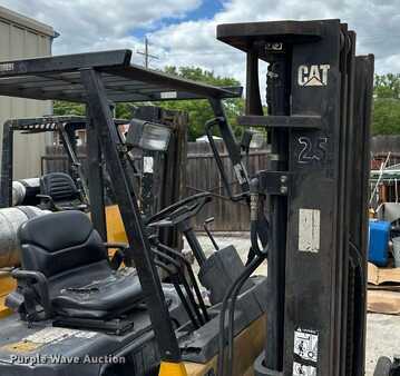 Propane Forklifts - CAT Lift Trucks 60 (15)