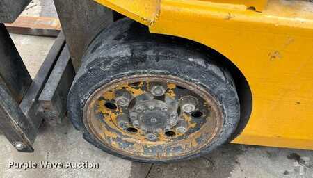 Propane Forklifts - CAT Lift Trucks 60 (31)