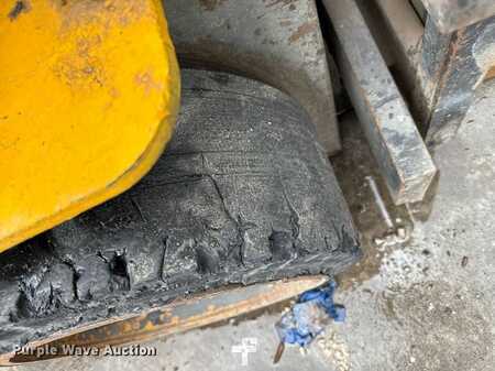 Propane Forklifts - CAT Lift Trucks 60 (34)