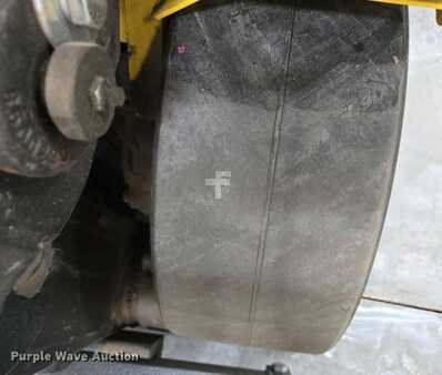 4 Wheels 2023  Hyster E35HSD3-18 (36)