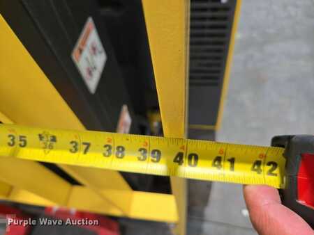 4 Wheels 2023  Hyster E35HSD3-18 (21)