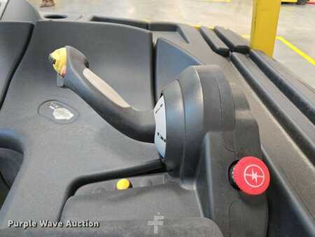 4 Wheels 2023  Hyster E35HSD3-18 (28)
